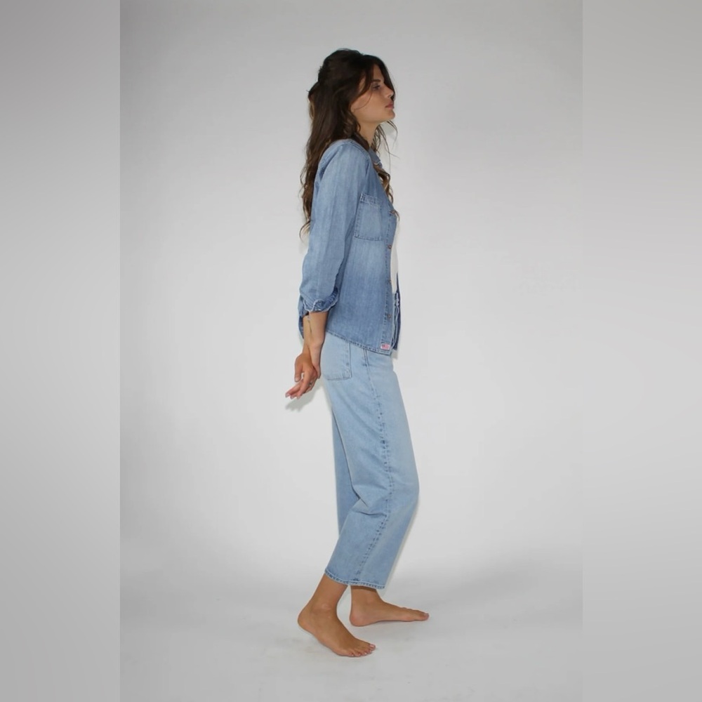 Daily Blue NWT Mantra Wide Barrel Leg Jean in Lake (light wash) - Picture 2 of 7